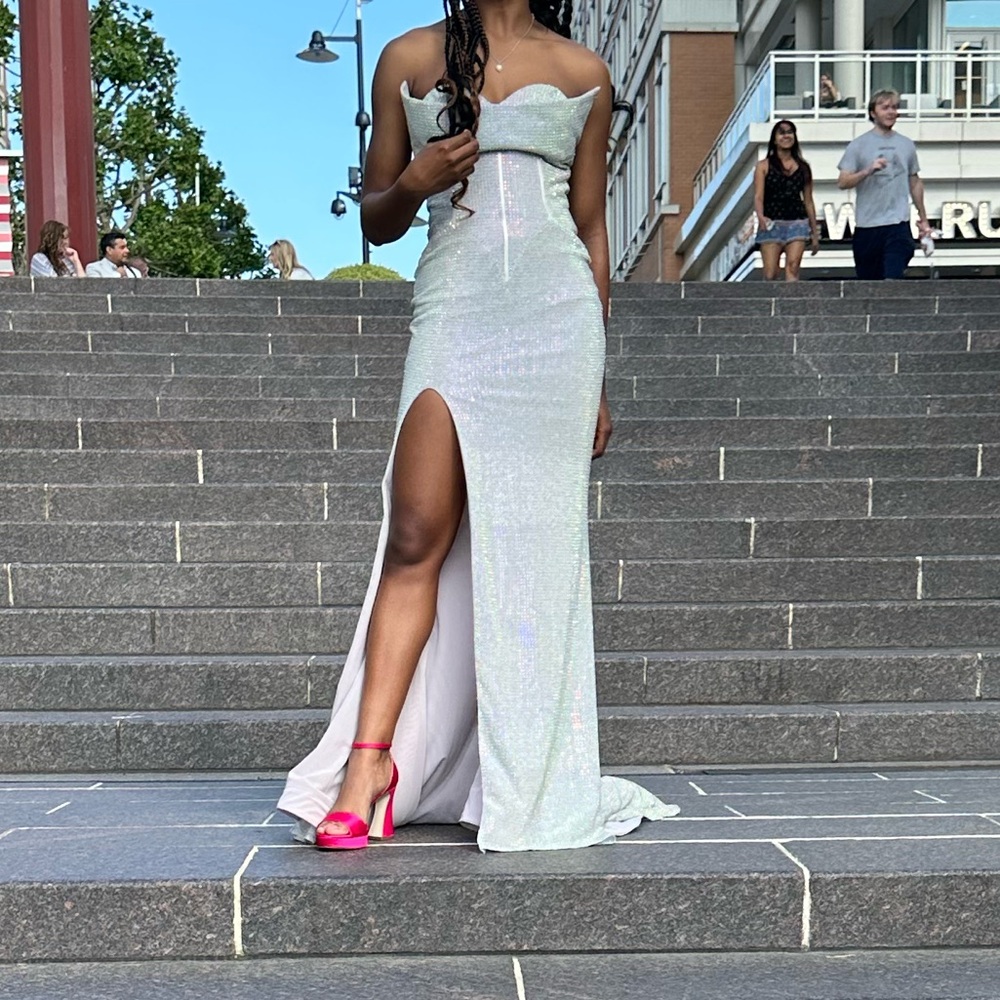 Portia & Scarlett Formal/Prom Dress Size 2 - Silver